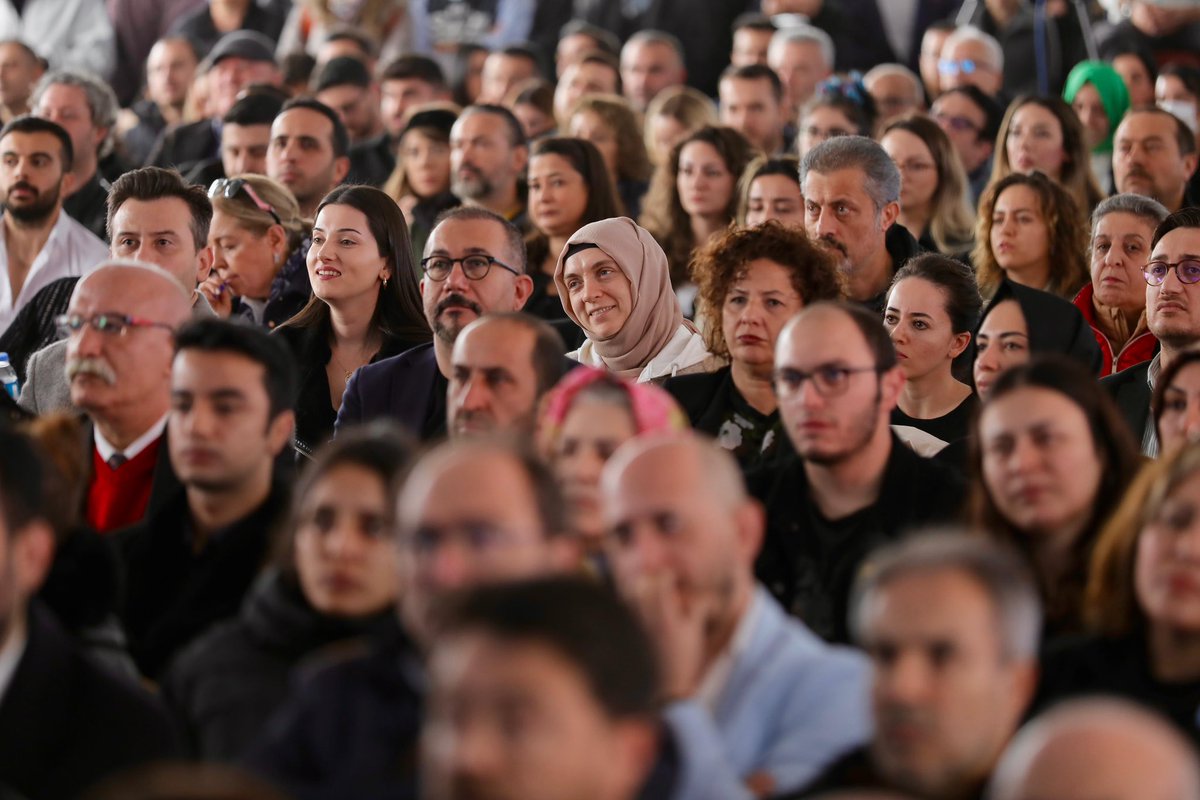 İstanbul’da kentsel dönüşüme yönelik projelerimizi bir bir hayata geçiriyoruz. Başkanımız Sn. @ekrem_imamoglu ile Eyüpsultan’da rezerv konutların temelini attık. Çırçır ve Akşemsettin’in dönüşümü için; 🏡703 konut 🏫1 kreş ve 1 mahalle evi inşaatını başlattık. Hayırlı olsun!