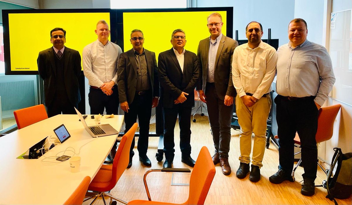 Ambassador <a href="/zahoor010ahmed/">Zahoor Ahmed</a> during his visit to Vaxjö, visited <a href="/linneuni/">Linnéuniversitetet Linnaeus University</a>, Vaxjö campus. Discussions on strengthening people to people exchanges between 🇵🇰 and 🇸🇪with special focus on student exchanges were held. <a href="/arianitkurti/">Arianit Kurti</a> <a href="/PkPublicDiplo/">Public Diplomacy Pakistan</a>