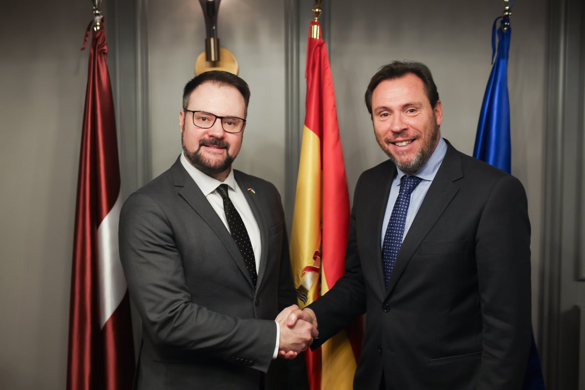 En Riga(Letonia)apoyando a las empresas españolas que trabajan en el proyecto de alta velocidad ferroviaria @RailBaltica una infraestructura clave para Europa. Gracias a mi homólogo, el Ministro @Briskens por su hospitalidad. Nuestro compromiso con esta infraestructura es firme.