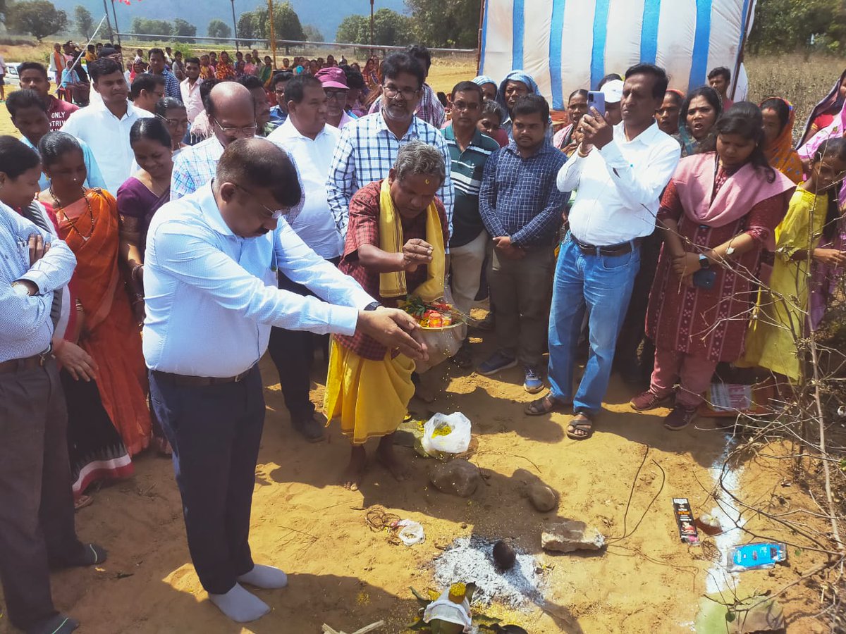 Today on 29.02.2024, Sri Smruti Ranjan Pradhan Collector Gajapati visited Rayagada Block area and attended the Bhumi Pujan Ceremony of Nuagam Barrage Project, of DoWR Department. @CMO_Odisha @OdishaWater @PRDeptOdisha