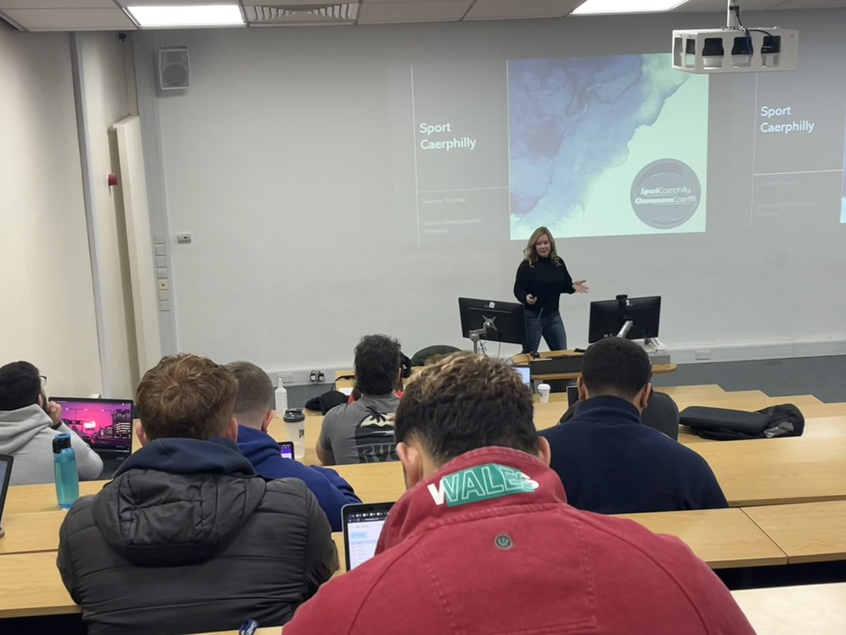 Our Level 4 students have been lucky enough to have some career insights from Natalie Thomas from @sport_leisure this morning! Lots of fantastic advice for our future Sport Management workforce 🎓🤸🏼😊#ProfessionalDevelopment #IndustryInsight @cimspa