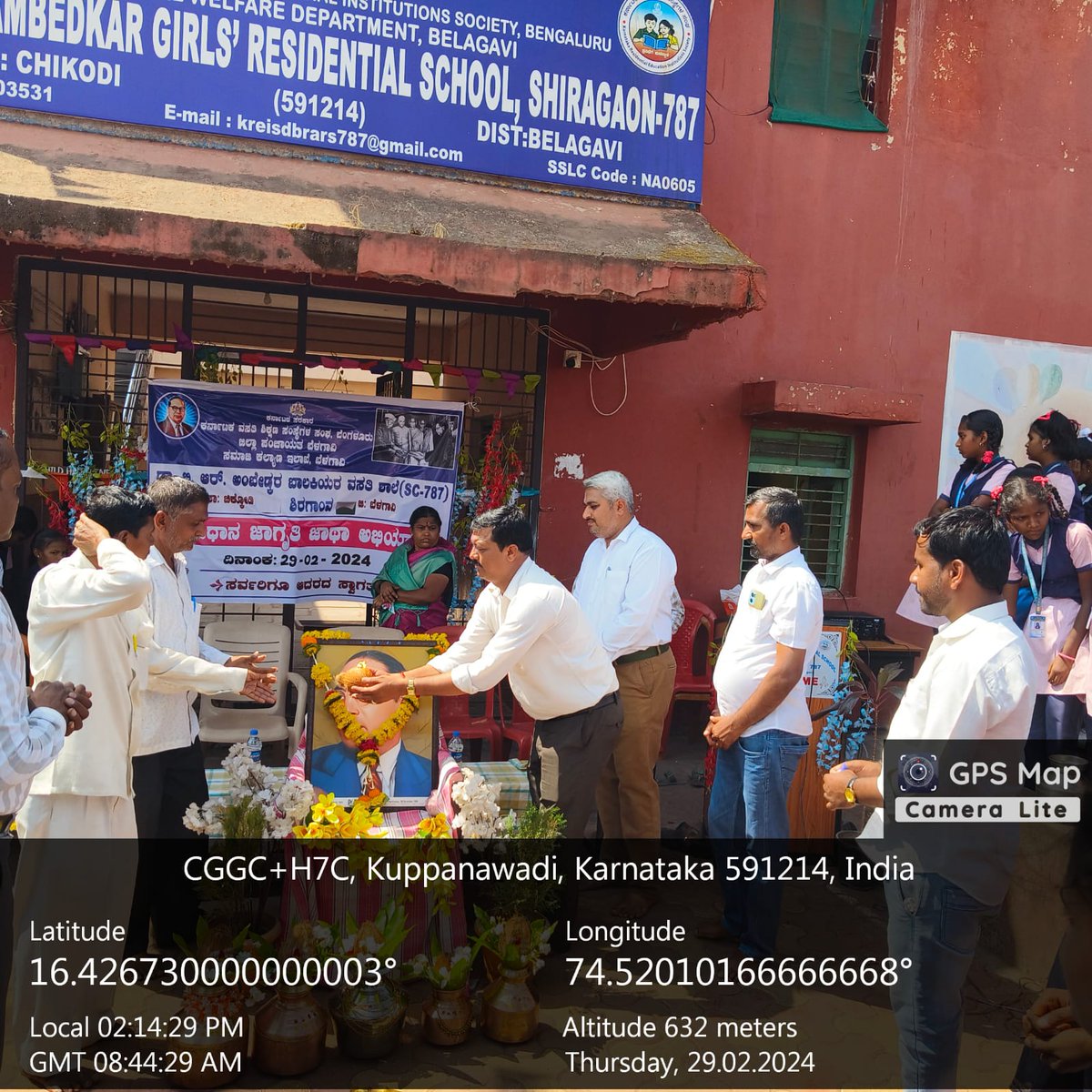 DswBgm's tweet photo. ದಿ: 29-02-2024 ರಂದು 02:00 ಗಂಟೆಗೆ ಸಂವಿಧಾನ ಜಾಗೃತಿ ಜಾಥಾ ಮೆರವಣಿಗೆ ಬೆಳಗಾವಿ ಜಿಲ್ಲೆಯ ಚಿಕ್ಕೋಡಿ ತಾಲ್ಲೂಕಿನ ಕುಪ್ಪನವಾಡಿ ಗ್ರಾಮಕ್ಕೆ ಆಗಮಿಸಿತು.
@CMofKarnataka
@SWDGoK
@SWMinistryKar
@ConstitutionGoK
#OurConstitutionAt75 #constitutionawarenesskarnataka  #ConstitutionConventionKarnataka2024 https://t.co/pA5j3crjyv