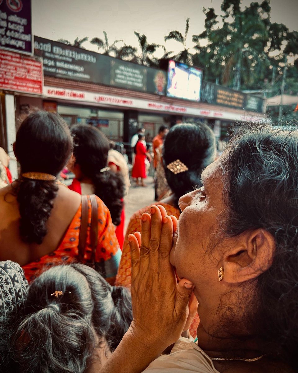 Attukal Pongala. 🇮🇳 Just blending in right? @katyajones The Worlds Largest Festival of Women. Blown away by the colours, the warmth, and the infectious energy of the locals welcoming us as they prepared Pongala (yummy rice pudding) 🍚#attukal one things for sure 🇮🇳 party.