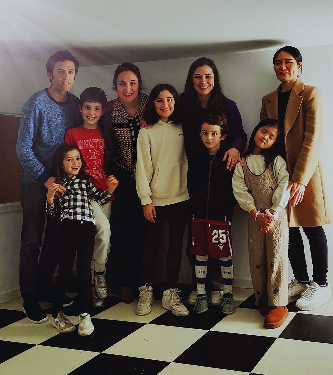 Joan den asteburuan Amara Berriko Laguna familiak Zientzia Museoan aurkikuntzaz betetako bidaia batera murgildu ziren. Las maravillas del universo o los secretos de la tecnología, cada paso les acercó más al asombro y la curiosidad.  Aprendizajes que unen. Eskerrik asko!