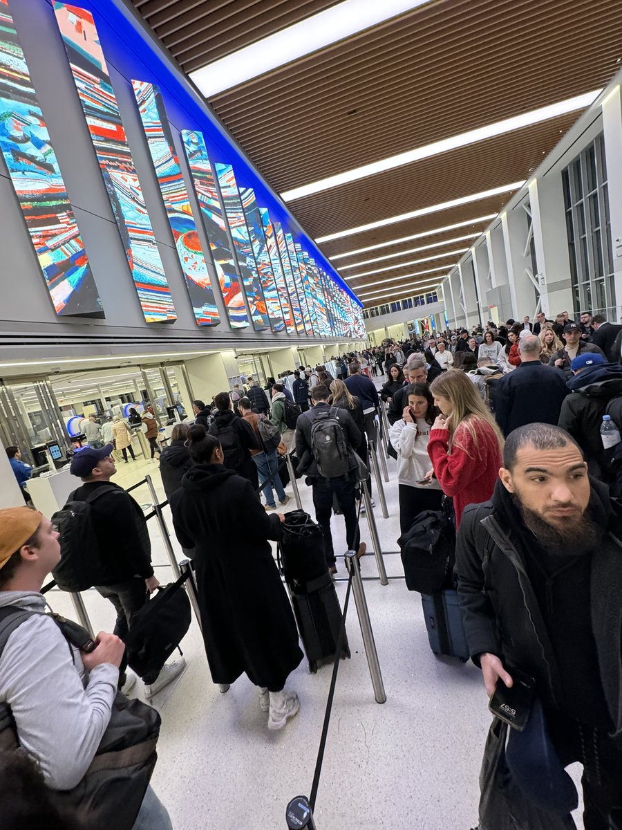uygardogan's tweet photo. #delta #deltaairlines Shame. 30+ minutes wait to go through security at the Delta terminal with TSA Pre-check (5:20 am). LaGuardia. They put you in the REGULAR line just to sell you “Clear”. https://t.co/pyiwrppxPS