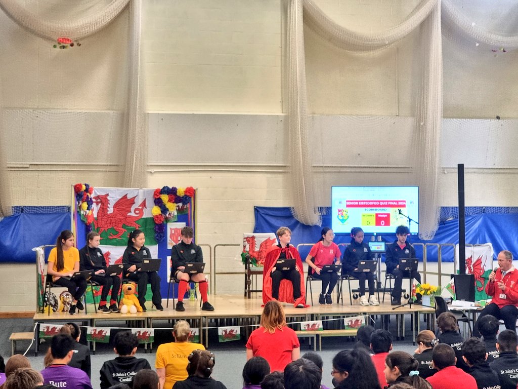 SJC_Languages's tweet photo. 📢It's House Quiz Final time!📢 #SJCMostyn and #SJCStDavids will go head to head, but who will win?! #SJCR8 have come to show their support too! @SJC_Juniors #SJCEisteddfod #SJCWelsh #SJCSeniors #SJCFamily #SJCFromTheHeart https://t.co/ZEAQBlVttH