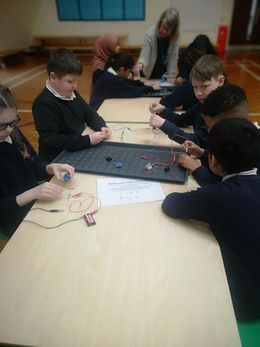 HandfordHallPS's tweet image. Another amazing science workshop. Great problem solving and questioning at Handford Hall!
#year6