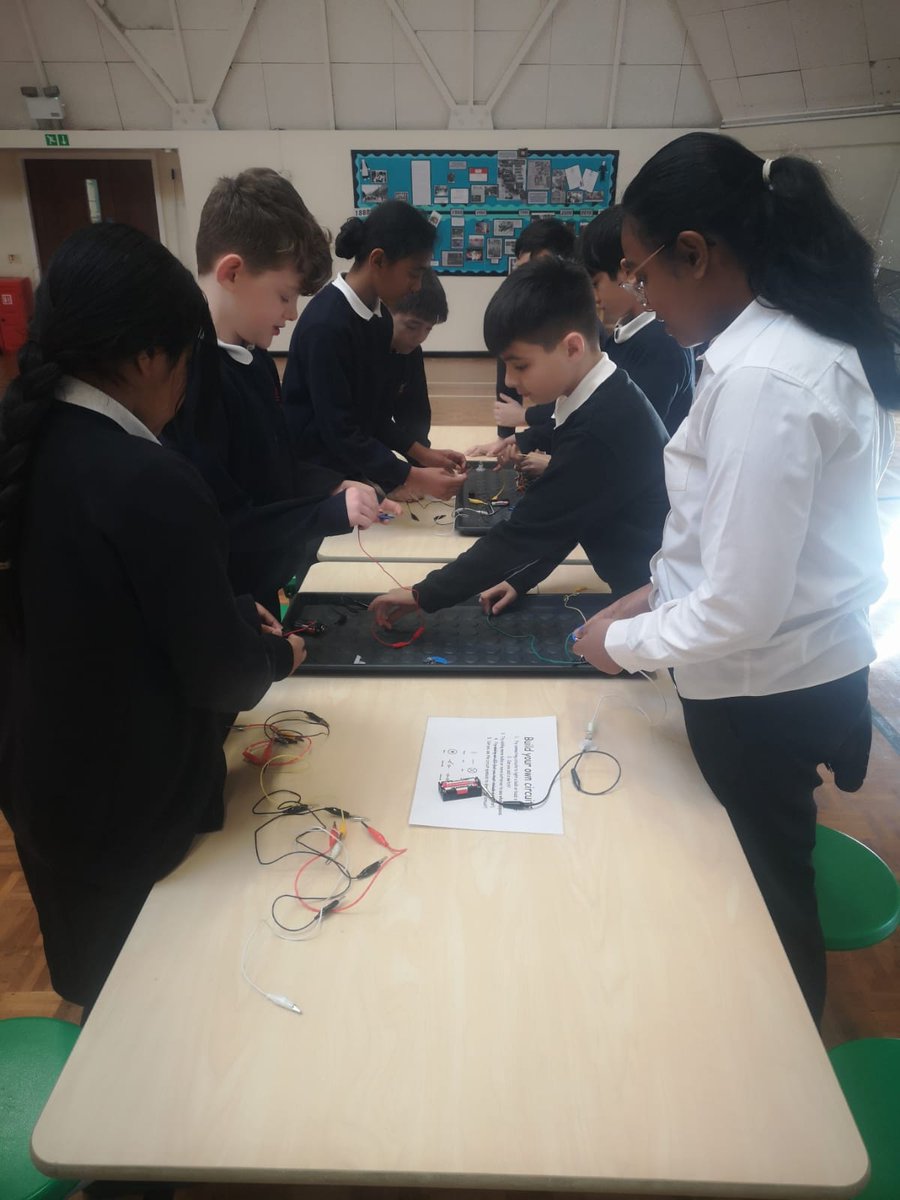 HandfordHallPS's tweet image. Another amazing science workshop. Great problem solving and questioning at Handford Hall!
#year6