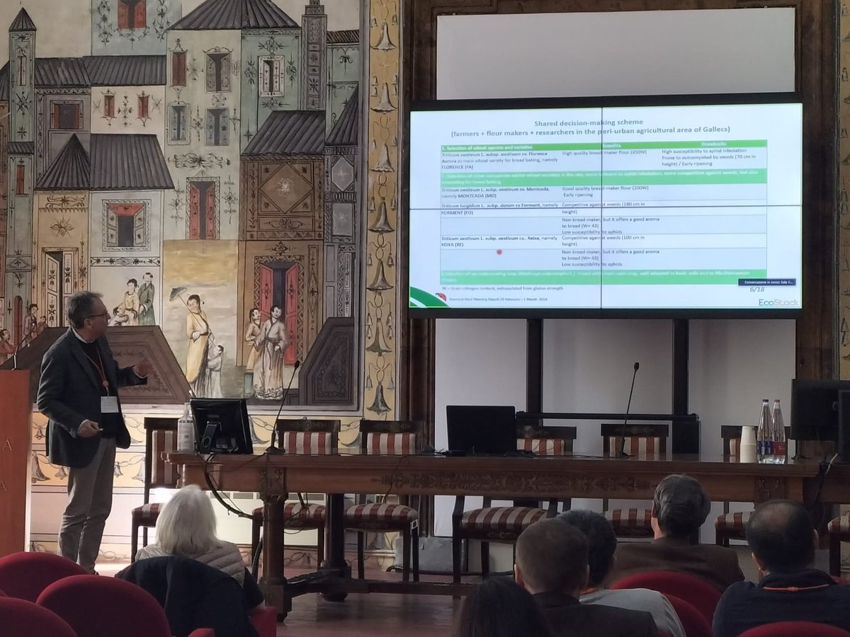 MCNBzoologia's tweet image. Now, Xavier Sans (@BiologiaUB) presenting the main findings of &quot;Collaborative knowledge-sharing between farmers and researchers for designing funcional winter wheat mixtures and wheat intercropping with a legume cover crop&quot;.