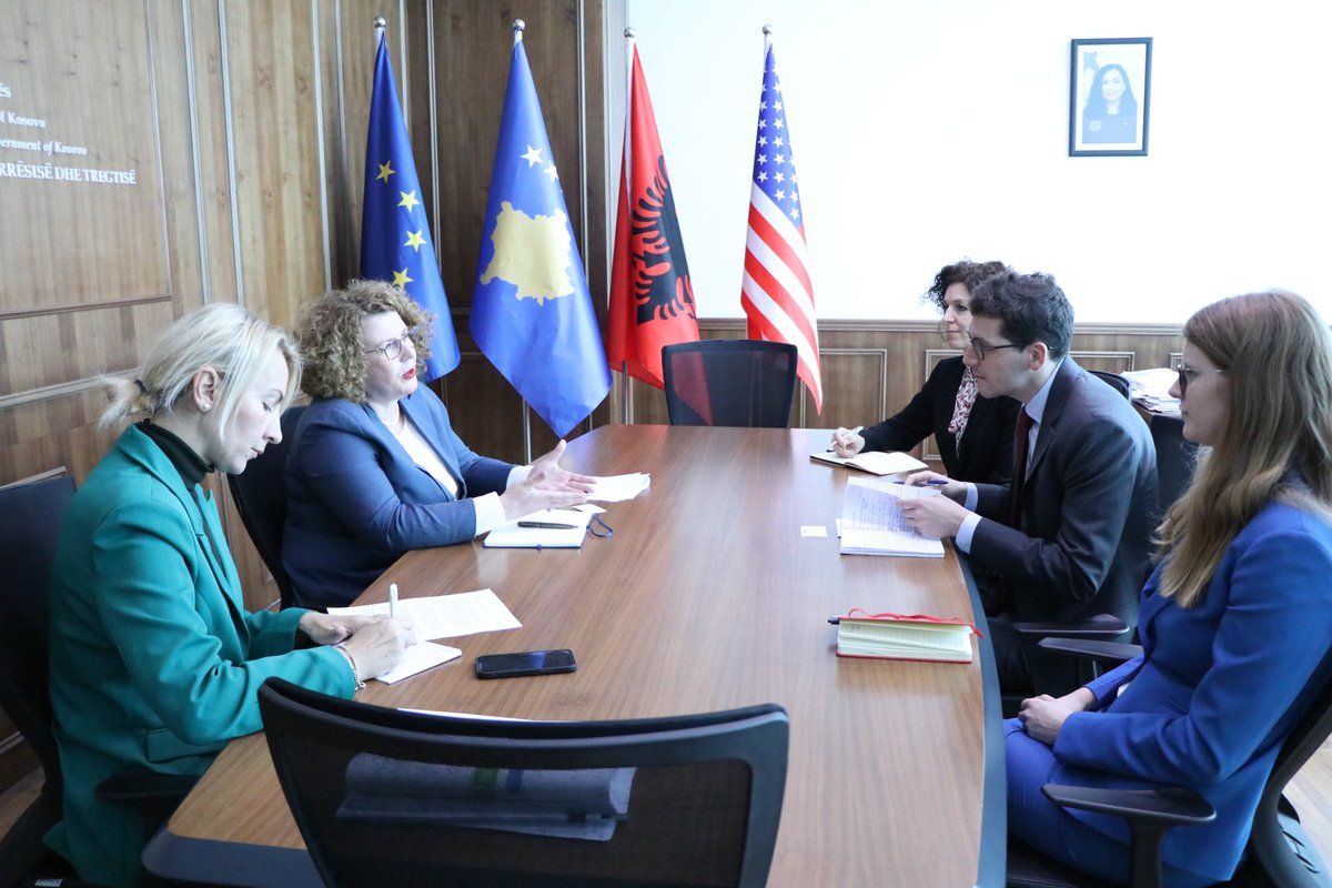 UK in Kosovo 🇬🇧 (@ukinkosovo) on Twitter photo Dr <a href="/fergusac/">Fergus Cumming</a> Deputy Chief Economist of the FCDO met Ministers from the Economy, Trade and Finance Ministries plus economic experts from civil society & the opposition to discuss how the 🇬🇧can better support 🇽🇰economic development. Lots of potential for further collaboration here. Dr <a href="/fergusac/">Fergus Cumming</a> Deputy Chief Economist of the FCDO met Ministers from the Economy, Trade and Finance Ministries plus economic experts from civil society & the opposition to discuss how the 🇬🇧can better support 🇽🇰economic development. Lots of potential for further collaboration here.