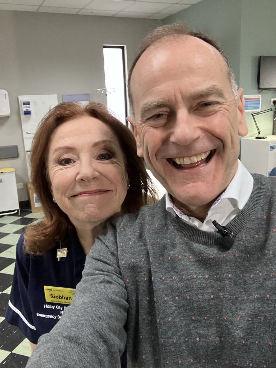 On the set of ⁦@BBCCasualty⁩ with my old mate ⁦@melaniejhil⁩ Hear the tales from Holby on ⁦@BBCLN⁩ next week…