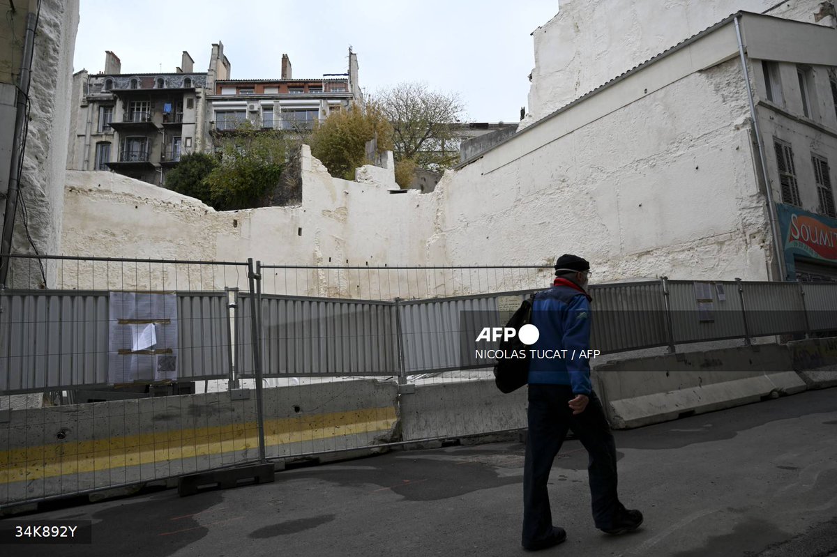 A Marseille, les "marchands de sommeil" dorment désormais moins paisiblement. Face au fléau du logement indigne qui gangrène la 2e ville de France depuis des décennies, la justice a durci le ton, multipliant poursuites, condamnations et confiscations. u.afp.com/5xRy #AFP