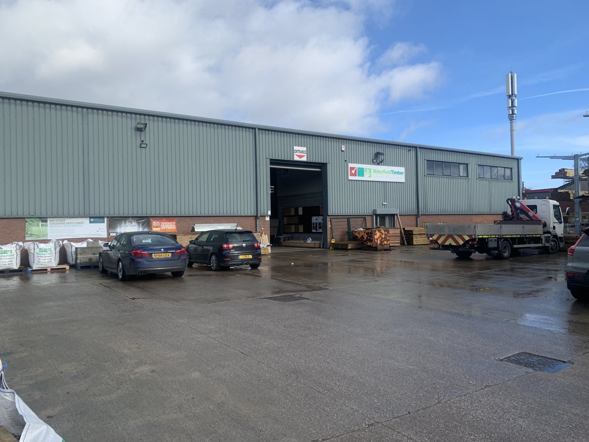 #WAREHOUSE WITH SECURE #YARD
TO LET
TADMAN STREET, WAKEFIELD
19,539 sq ft / 1815 sq m

Trade counter
Excellent #location
#Mezzanine &amp; #offices
Yard area
2 Roller shutter access
Wc and kitchen

01924291500 
wakefield@vickerscarnley.co.uk

#industrial #wakefield #commercialproperty