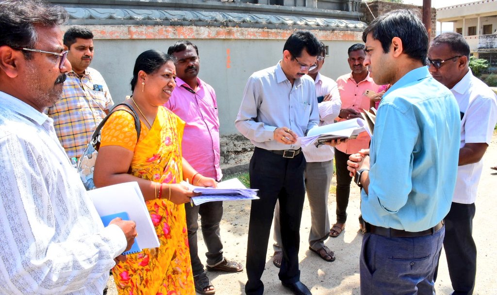 గంభీరావుపేటలోని 61,62,63 పోలింగ్ బూత్ ల పరిధిలోని ఇండ్లను సందర్శించి, ఓటరు జాబితాలో పేర్కొన్న ప్రకారం వివరాలు సక్రమంగా ఉన్నాయా లేదా అనే విషయాలను క్షేత్ర స్థాయిలో ఆరా తీసిన <a href="/Collector_RSL/">CDM_RajannaSircilla</a> శ్రీ అనురాగ్ జయంతి.

<a href="/ECISVEEP/">Election Commission of India</a> <a href="/CEO_Telangana/">Chief Electoral Officer Telangana</a>