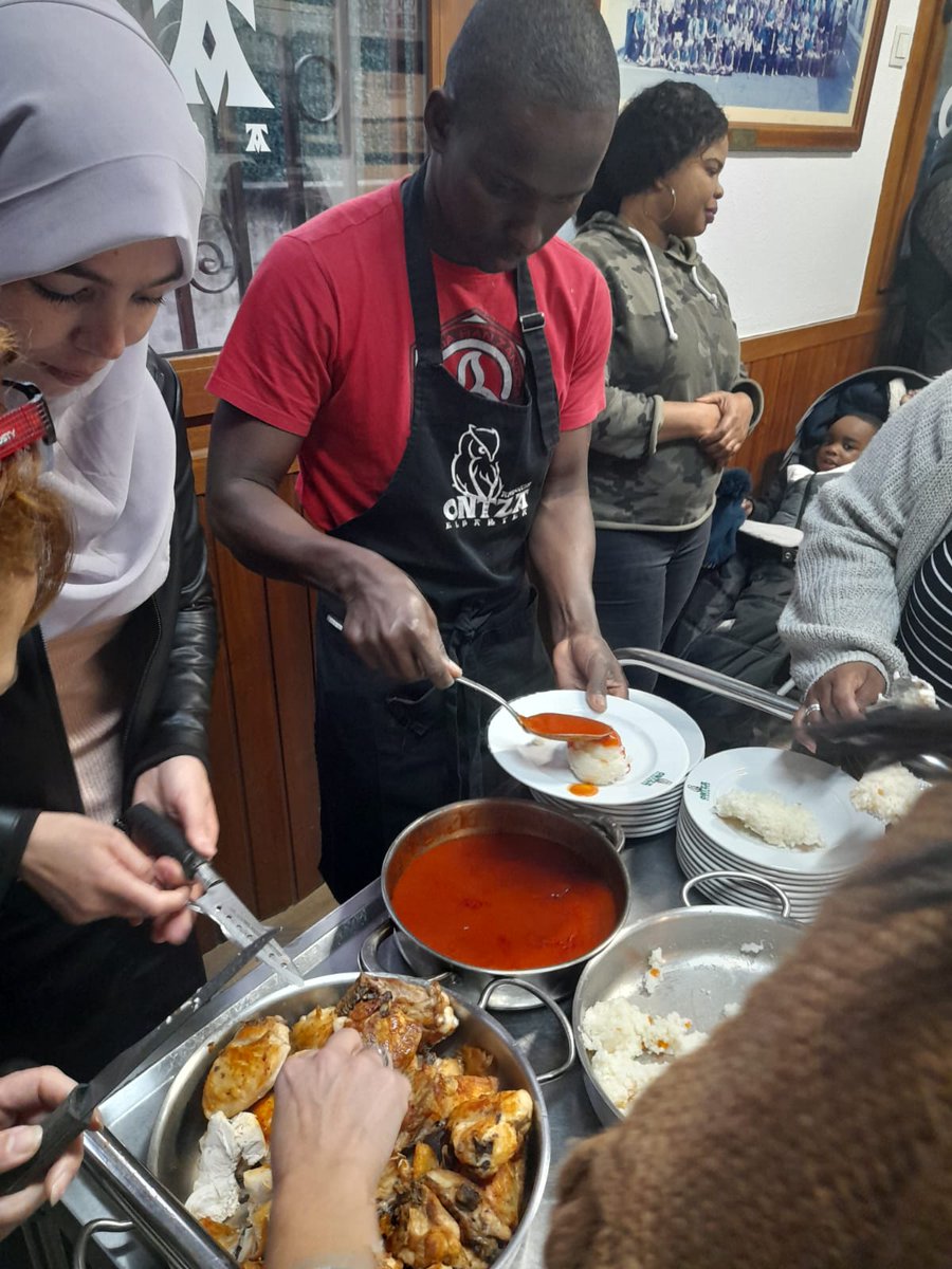 Joan dan ostegunean ospatu zen Andoaingo Ontza Elkartean "Su-artean, Gure-artean 2024" ekimenaren hirugarren edizioa. 65 andoaindarras de distintas procedencias degustaron un menú con esencias de Perú, Senegal y Euskal Herria. Tradiciones, colores y aromas. Eskerrik asko!