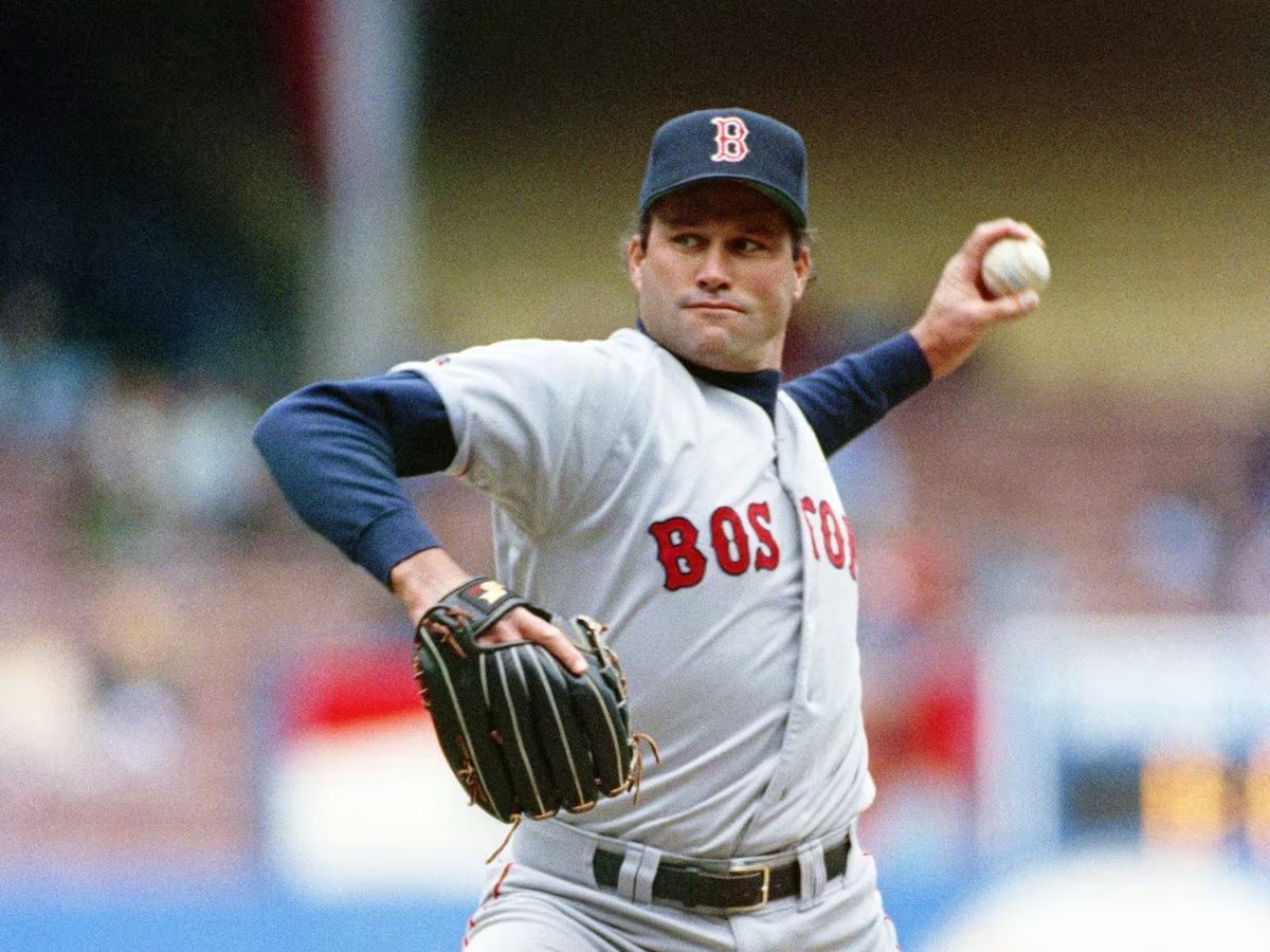 4.12.1992 Boston #RedSox P Matt Young faced the Cleveland Indians in the 1st game of a doubleheader. During this start he would allow 2 runs on 7 walks and 1 error but gave up ZERO hits. He would become the 4th pitcher to throw a #MLB no hitter but loose the game. BOS 1 CLE 2