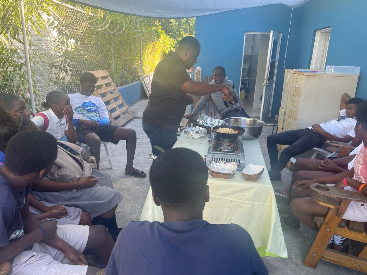 Lend a Hand Bahamas tweet media