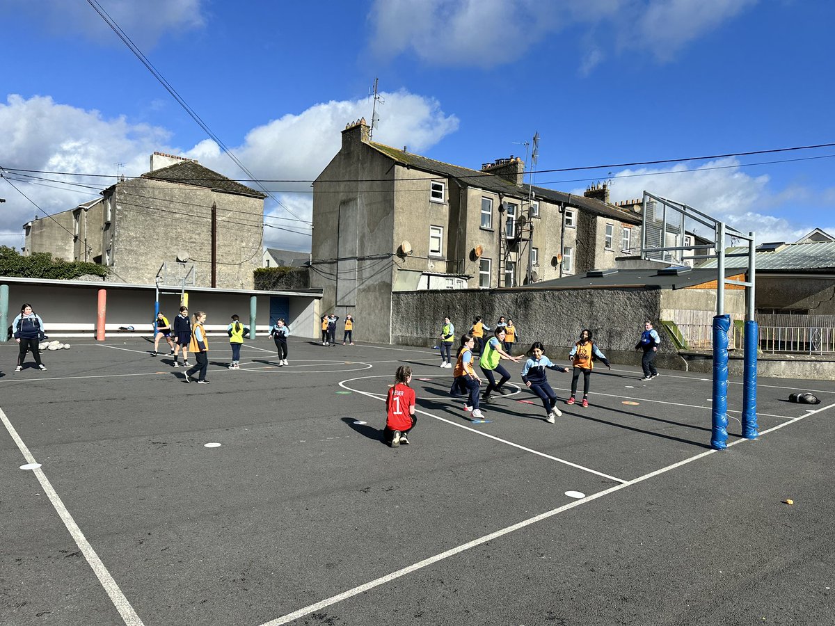 Great Fun Games today with 4th & 5th Classes @presprimarykk it’s all about working as a Team 👏@LeinsterBranch @KilkennyRFC @KilkennySport @ActiveFlag @KKPeopleSport @crkcsport @kclr96fm #FromTheGroundUp #neverstopcompeting 😄🏉🇮🇪🏉