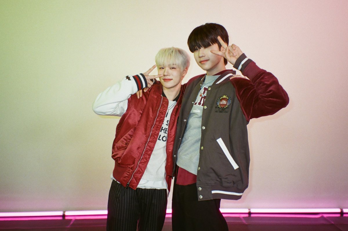 M2MPD's tweet photo. 필름카메라로 기록한 2월의 추억📸 3월에도 쭈욱 엠투와 함께해요❣ #2월의엠투 #M2film #릴레이댄스 #더윈드 #THEWIND #The_Wind @officialTheWind https://t.co/bGRRHCXDJs