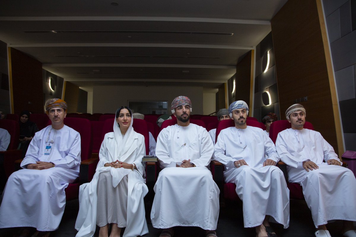 كرمت مؤسسة إنجاز عمان فريق إنجاز عمان بمركز التوجيه المهني والإرشاد الطلابي ومشرفي الشركات الطلابية المشاركين في برنامج ومسابقة "الشركة" في نسختها السادسة، بحضور الشيخ/ يعقوب بن سيف الشهيمي مدير عام <a href="/NCGC_MOE/">مركز التوجيه المهني والإرشاد الطلابي</a> ، وخولة بنت حمود الحارثية الرئيسة التنفيذية <a href="/Injaz_Oman/">إنجاز عمان</a>