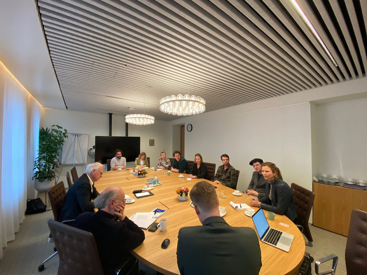 JorisLohman's tweet photo. Met de @boerenfamilie op de koffie bij demissionair minister Adema - kort verslagje volgt, maar de gemene deler: hoe helpen we boeren die in de transitie tegen generieke regels aanlopen - ‘voorloper’ of niet. @food__hub #foodforward #foodinnovators https://t.co/U77zximADW