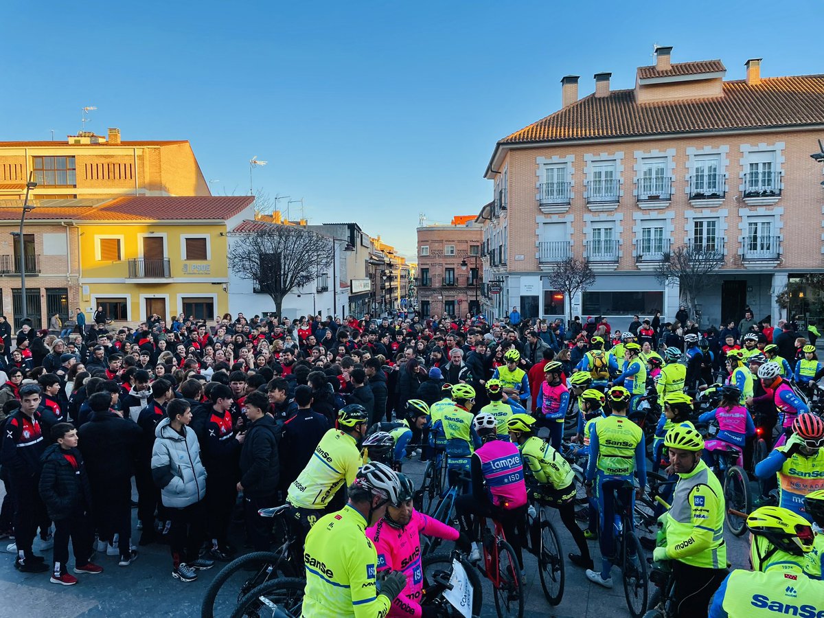 VecinosSanSe's tweet photo. Muchos hemos pasado por la Concejalía de Deportes en #SanSe, de distintos colores, y NUNCA había pasado esto.

Por favor, seguid luchando, no tiréis la toalla, tenéis nuestro apoyo y el de mucha gente, vamos a conseguirlo. Para que el deporte siga siéndolo todo para vosotros 💪🏻 https://t.co/6g1A5ryb4t
