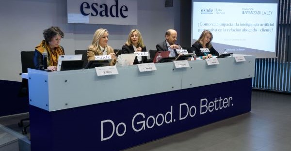 💫Los riesgos y oportunidades que la inteligencia artificial generativa va a provocar en las relaciones entre abogados y clientes centraron el último "Encuentro Profesional" organizado por la <a href="/FAranzadiLALEY/">Fundación_AranzadiLALEY</a> y <a href="/EsadeLawSchool/">Esade Law School</a>  

👇Te lo contamos
noticias.juridicas.com/actualidad/el-…