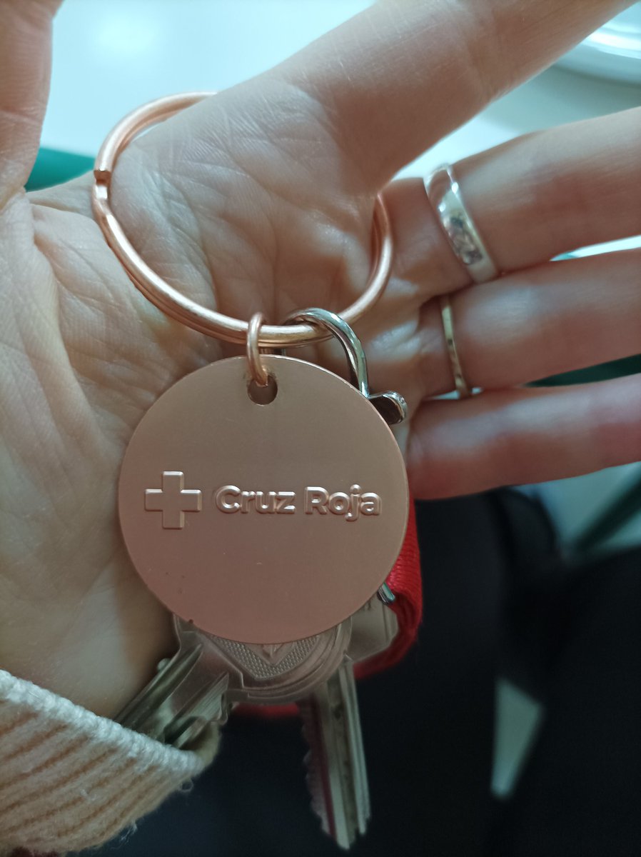 SoniaDDzz's tweet photo. CRUZ ROJA ESPAÑOLA, CON CORAZÓN: 

Aparentemente, ayer se reconoció la labor de Cruz Roja Española en Córdoba mediante la entrega de una medalla de Andalucía a los Valores Humanos. https://t.co/6zmUthZFSn