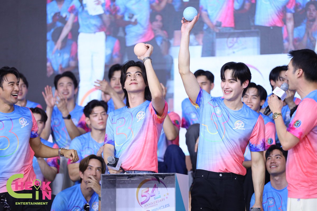 Checkin_ent's tweet photo. “เก้า นพเก้า - กลัฟ คณาวุฒิ” ทีมสีฟ้า และ ทีมสีพีช ในงาน "มหกรรมความบันเทิงฉลองครบรอบ 54 ปี" ภายใต้ชื่อ "54 ปี 3 Miracles" ⚽️🏃🏻

GULF​ X CH3 ANNIVERSARY

#แถลงข่าวฟุตบอล54ปีช่อง3 
#54ปี3Miracles
#number_9th
#งุ้งงิ้งๆของนพเก้า
#GulfKanawut https://t.co/zWatR8YQXR