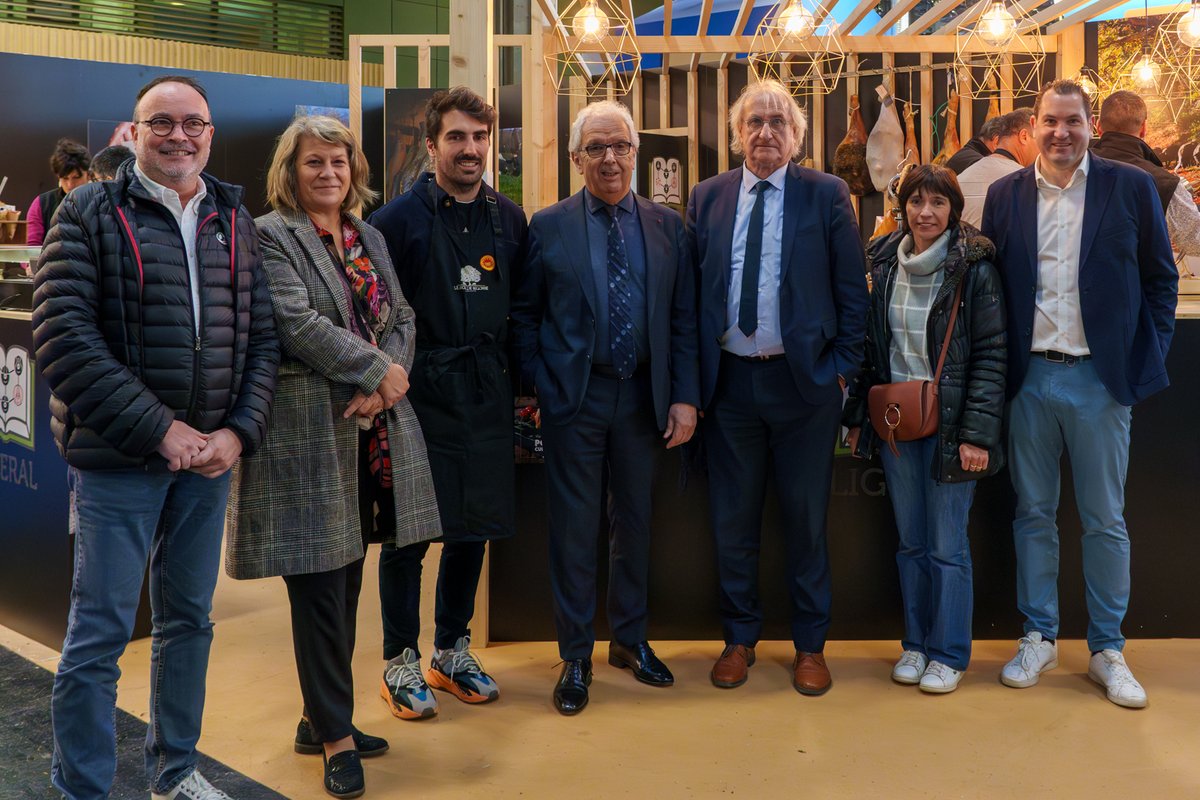 departementhapy's tweet photo. Ce mercredi, Michel Pélieu, Président du Département, s’est rendu au Salon de l'Agriculture de Paris accompagné d'une délégation d'élus départementaux.
L’occasion pour eux de réaffirmer le soutien du Département aux acteurs de l’agriculture des Hautes-Pyrénées.
#SIA2024 https://t.co/t8YstwJEXq