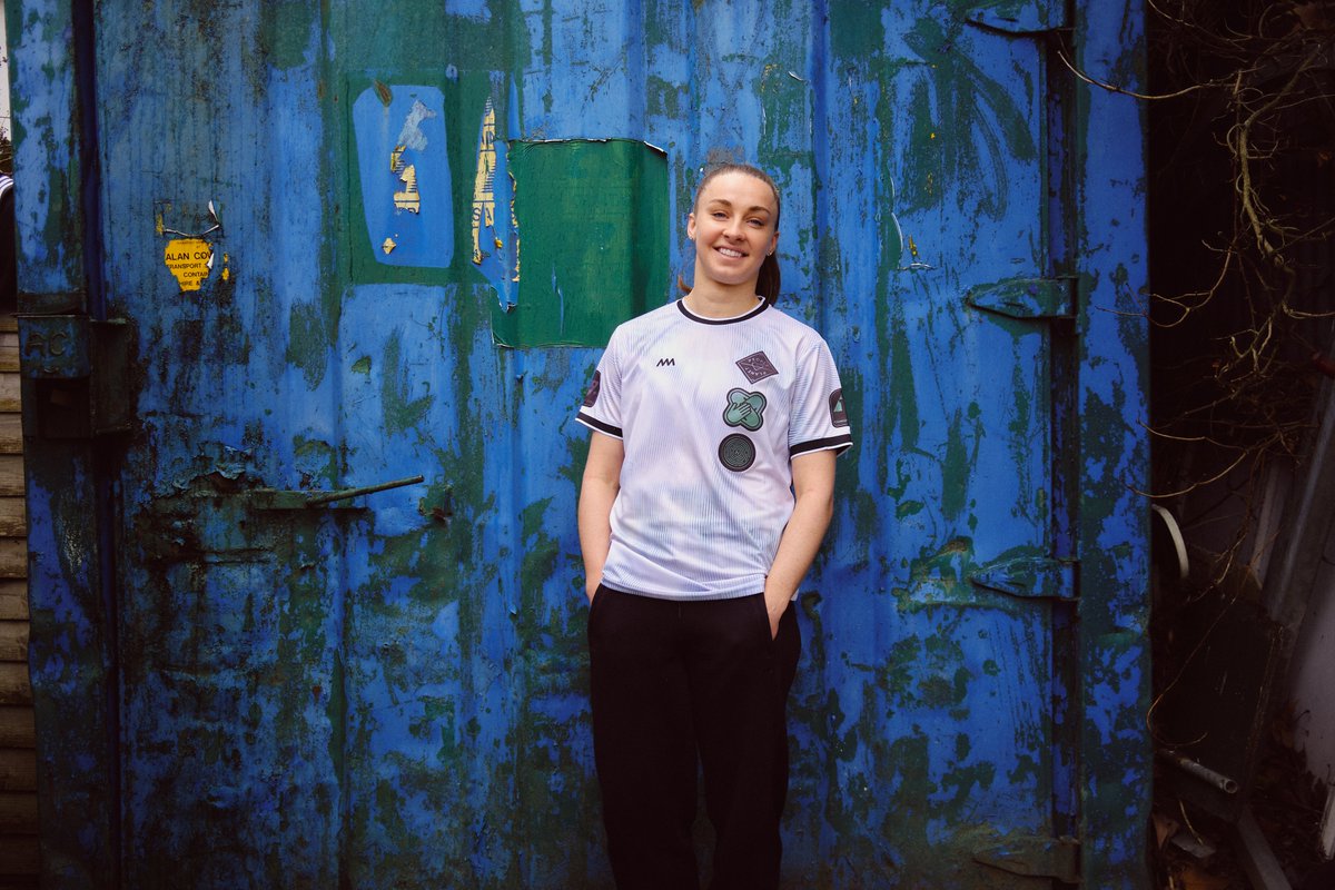 'There was a long period where I didn't know who I was.' @Lionesses, @ChelseaFCW and @adidasUK star @niamhcharles7 has a plan. The 24-year-old has joined Common Goal in support of its mental health initiaive Create the Space. 🧵 1/2