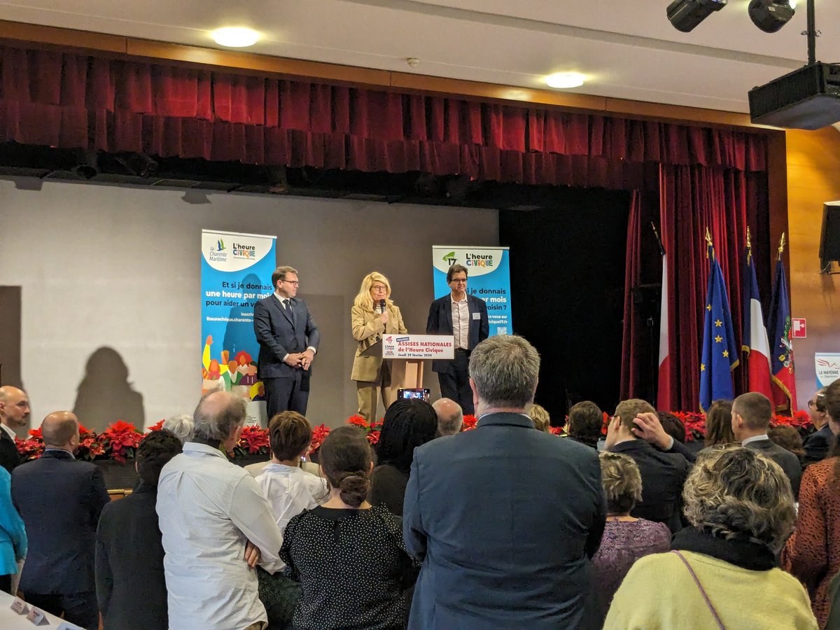 🏫 L'@heurecivique : lancement national avec la ministre <a href="/FaureDominique/">Dominique Faure</a> autour de <a href="/geoffroyboulard/">Geoffroy Boulard</a> et <a href="/AtanasePerifan/">Atanase Périfan ‏ن</a> les fondateurs.
🚀Une centaine de maires, élus, directeurs des services étaient présents ainsi que quatre départements partenaires #solidarité