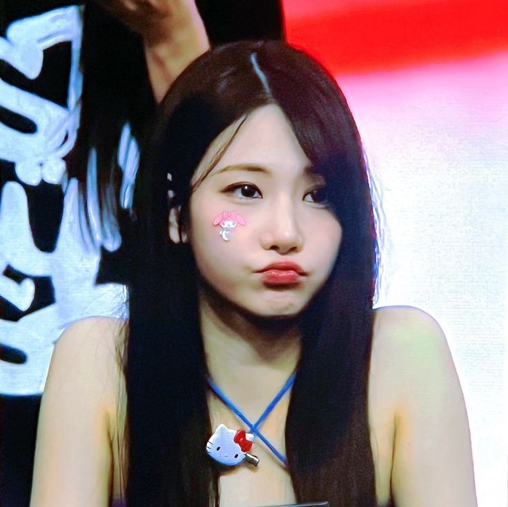 tripleSdonut's tweet photo. 😗🤏

#tripleS #트리플에스 #トリプルS #S7 #NaKyoung #wav #웨이브 https://t.co/19zb1PimGv