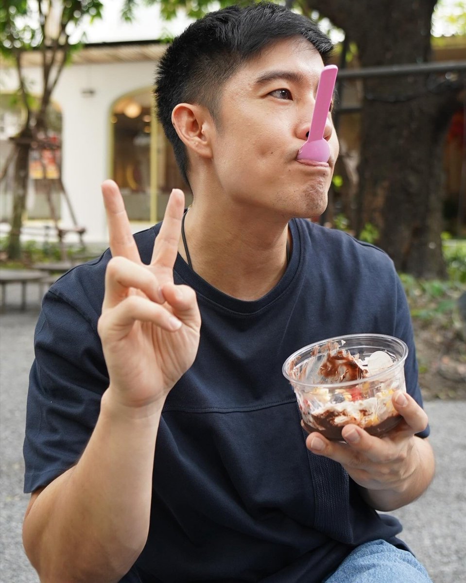 fZ0vipW46q3yHB5's tweet photo. なんだこのkawaii生き物!!😍隊長超ラブリー　えくぼ推し🤣明日こそ #TheSignEP10 見るぞ！
https://t.co/09PtTExmql
cr:akkakarat IG https://t.co/wtDPAsJrDl