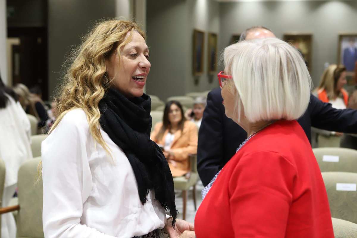 📸 La viceconsejera Cristina Arceo y la directora de @IgualdadGobCan, @AnaBrito_2023 asistieron en el @parcan al I Foro por la Igualdad Salarial organizado por @BPWCanarias Un encuentro que abordó la brecha salarial y cómo seguir avanzando hacia la igualdad en el ámbito laboral.