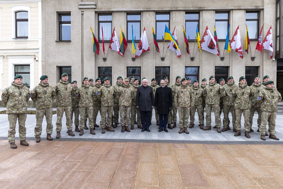 It’s is an honour to 🤝Lithuanian Armed Forces soldiers, who participated in the NATO Mission Iraq (non-combat advisory & capacity building mission) for almost six months. 📸 award ceremony in Panevėžys 🇱🇹 #NATO #StrongerTogether #NATOunity