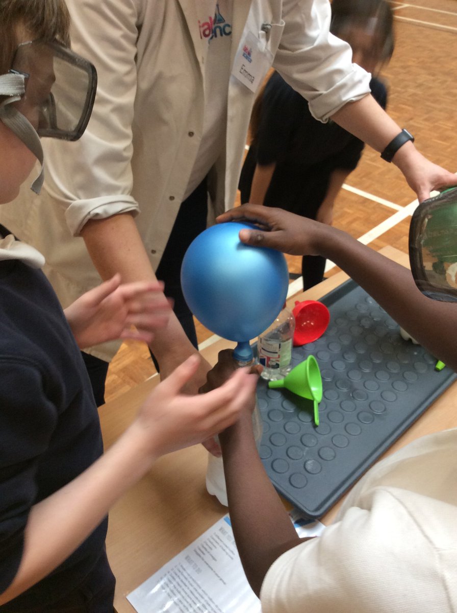 HandfordHallPS's tweet image. Year 5 students love science!