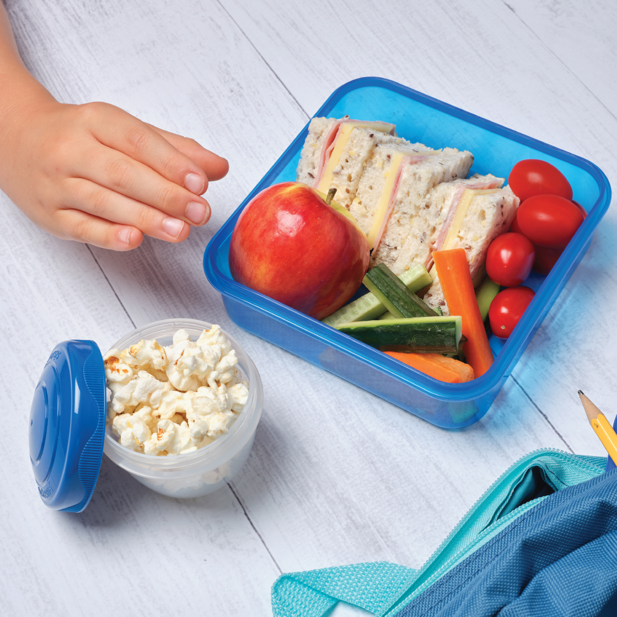 Time to reach for a refreshing JAZZ apple. #itsjazztime
.
.
.
.
#alwaysrefreshing #apples #snacktime #snacks