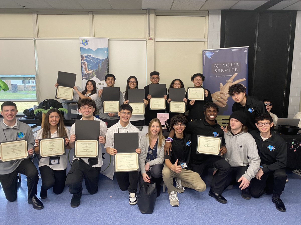 HomeNCareers11's tweet photo. Successful @VEInternational trade show @WantaghHS!! Congrats to A Helping Hand and At Your Service for their hard work, dedication and creativity. #Entrepreneurship #WHe https://t.co/Mh1obEsliE