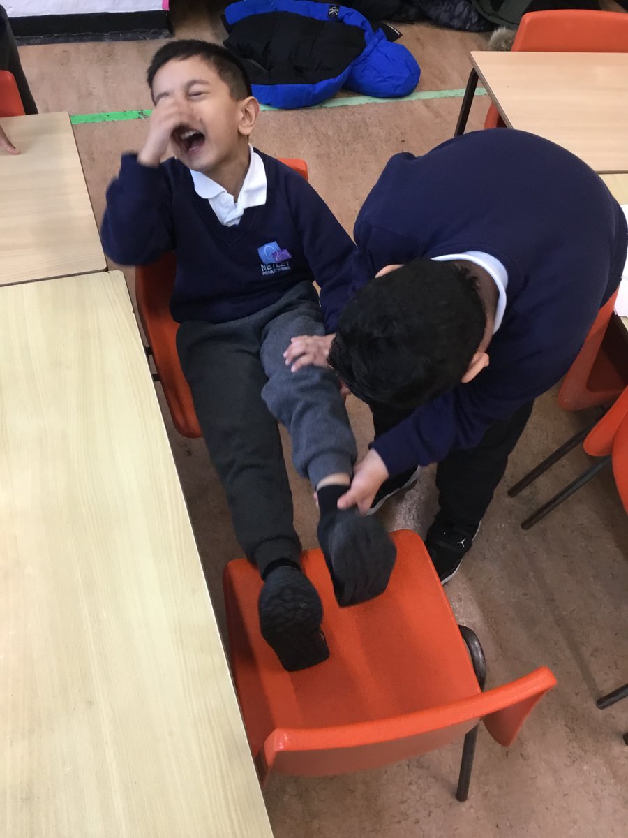 Year 2 were very lucky and had a visit from a doctor today for Careers Fortnight! We learnt about their job day to day, how they trained and what they love the most about what they do. We even got to pretend to be doctors and use a stethoscope!