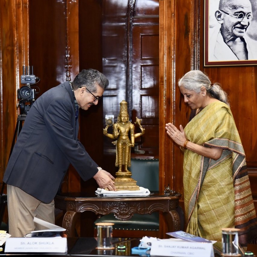 Nirmala Sitharaman Office (@nsitharamanoffc) on Twitter photo Smt <a href="/nsitharaman/">Nirmala Sitharaman</a> handed over 2 feet 40-kg bronze statue of Lord Vishnu (Perumal) to Director General <a href="/ASIGoI/">Archaeological Survey of India</a> during the handing-over ceremony of 101 antiquities at seven Customs locations across India.
The idol depicts Perumal standing in ‘Samabhanga’. The upper hands hold Smt <a href="/nsitharaman/">Nirmala Sitharaman</a> handed over 2 feet 40-kg bronze statue of Lord Vishnu (Perumal) to Director General <a href="/ASIGoI/">Archaeological Survey of India</a> during the handing-over ceremony of 101 antiquities at seven Customs locations across India.
The idol depicts Perumal standing in ‘Samabhanga’. The upper hands hold