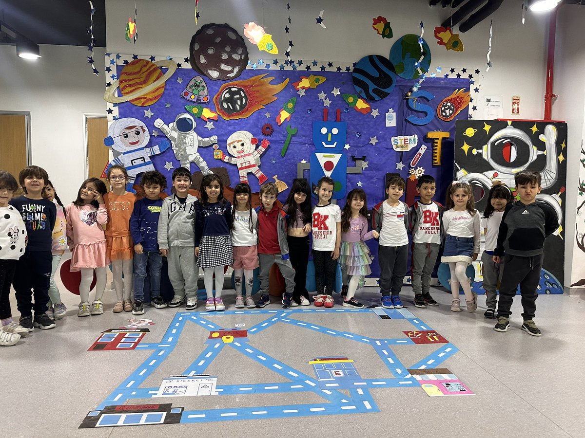 🚀*Stem Junior Bilişim Dünyası*🚀temamızda astronotlarımız 🧑‍🚀👩‍🚀Ubi ve Tubi’nin Mars’ta kuracakları kasaba öncesinde yön oyunumuzu oynayarak sağ-sol, ileri-geri yön kavramlarımızı eğlenerek  öğrendik.⬆⬇➡⬅ #StemGelecektir <a href="/mturanoznacar/">Mehmet Turan ÖZNACAR</a> <a href="/mserhankal/">Serhan kal</a> <a href="/cuneytd1/">cüneyt dostoğlu</a> <a href="/BkOmerli/">BK Ömerli Kampüsü</a>