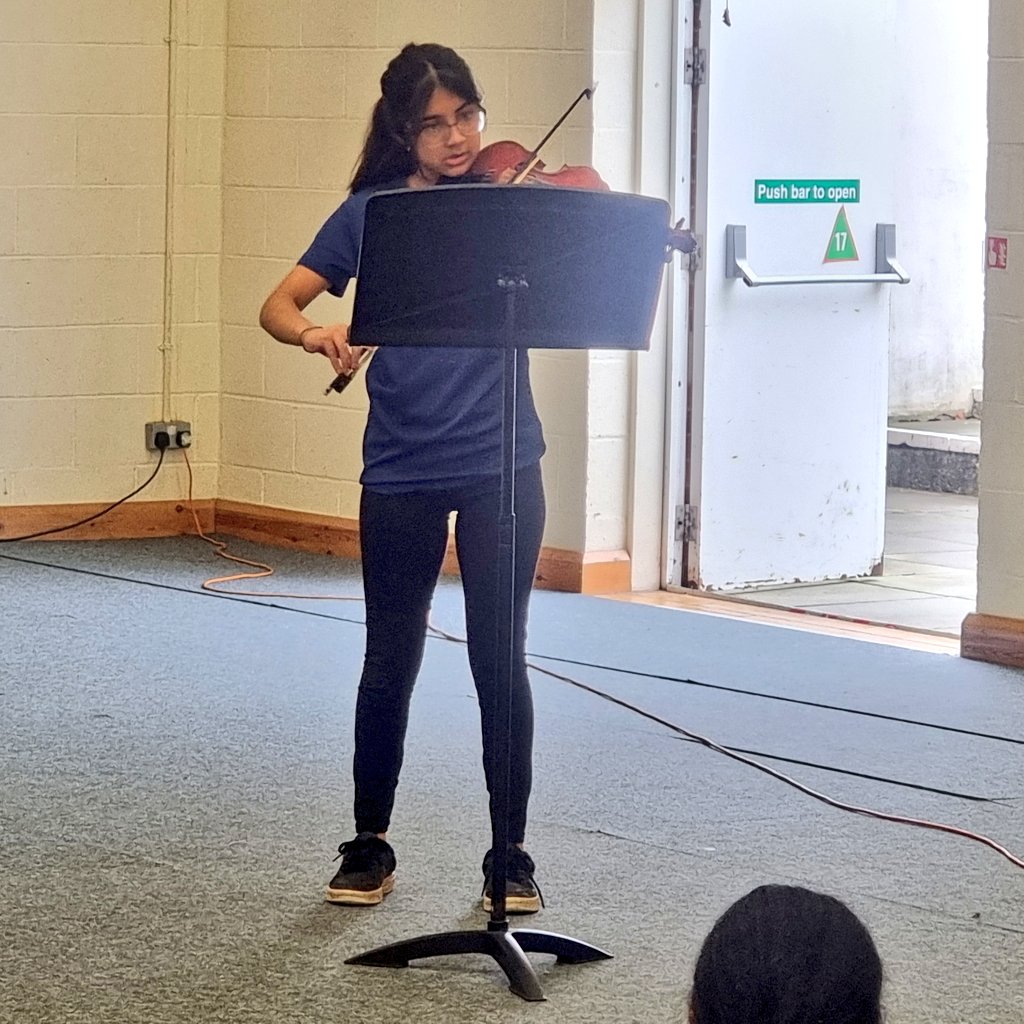 SJC_Languages's tweet photo. Beautiful live music thanks to the talented Queenie #SJCR12, Jahnavi #SJCR13, Sophia #SJCR14 and Lara #SJCR15🎶 Excellent representation from #SJCStDavids and #SJCDeLaSalle in the Music Performances 👏💛💙 #SJCEisteddfod #SJCWelsh #SJCSeniors #SJCFamily #SJCFromTheHeart https://t.co/pQZJVOgG81