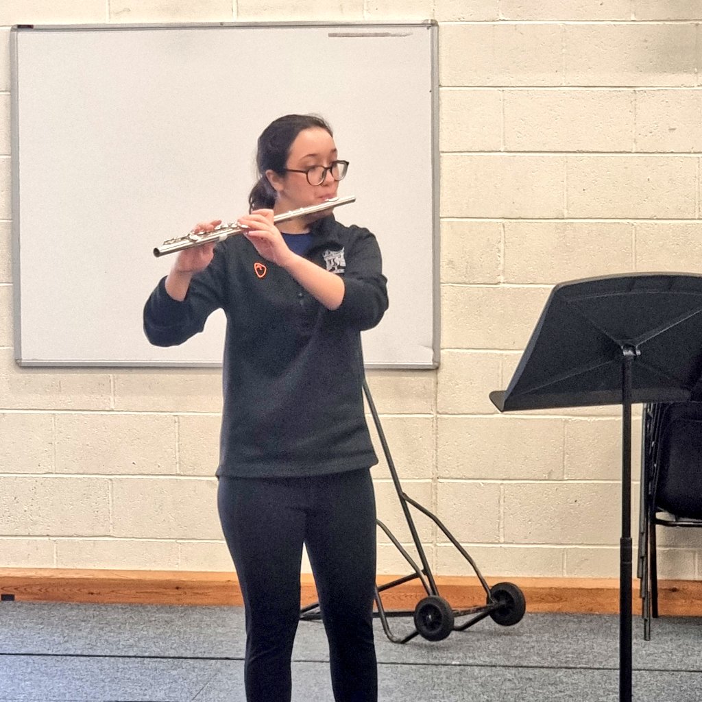 SJC_Languages's tweet photo. Beautiful live music thanks to the talented Queenie #SJCR12, Jahnavi #SJCR13, Sophia #SJCR14 and Lara #SJCR15🎶 Excellent representation from #SJCStDavids and #SJCDeLaSalle in the Music Performances 👏💛💙 #SJCEisteddfod #SJCWelsh #SJCSeniors #SJCFamily #SJCFromTheHeart https://t.co/pQZJVOgG81