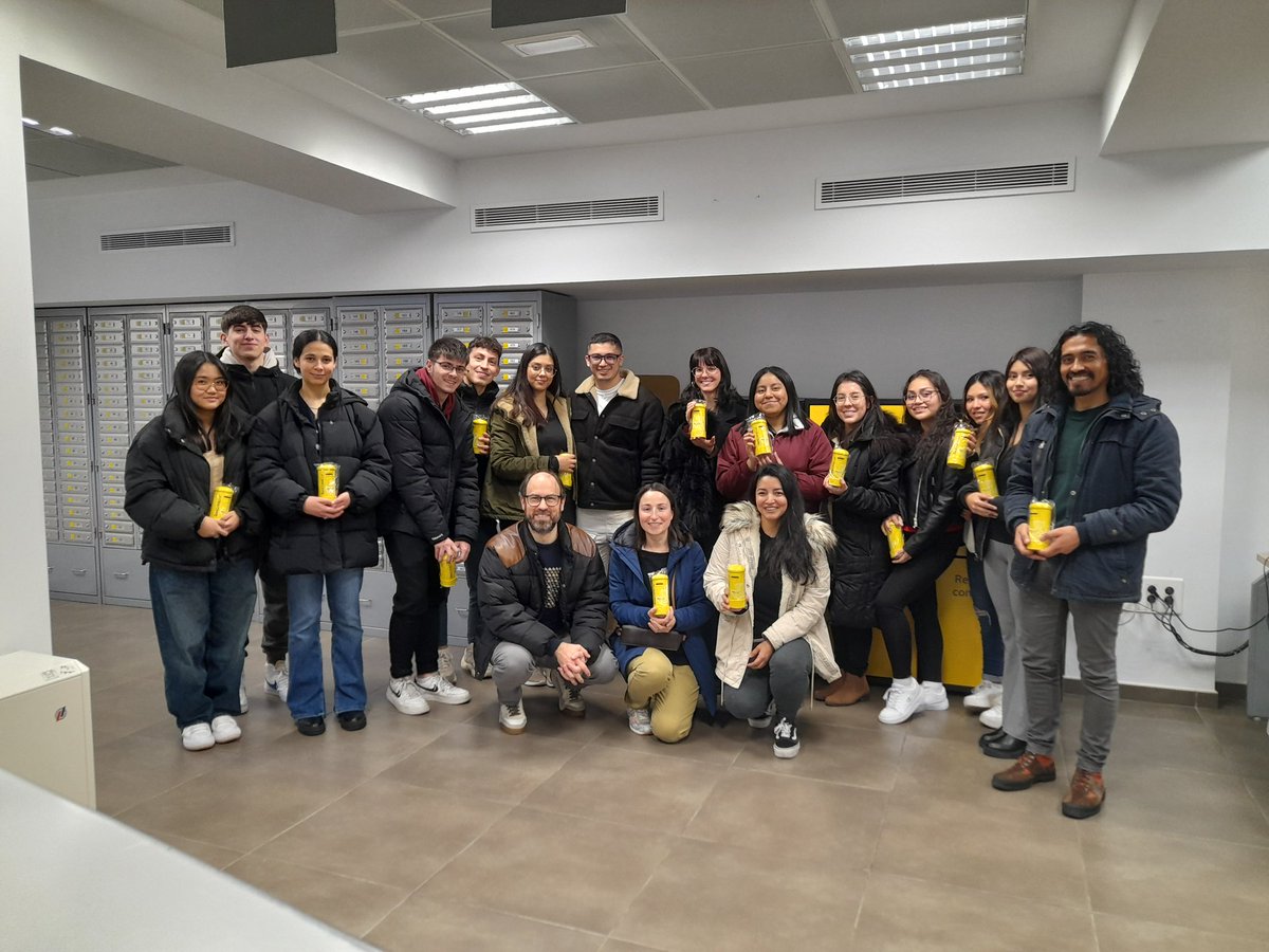 Los alumnos de 1º Asistencia a la Dirección han visitado la oficina de <a href="/Correos/">Correos</a> nº 46 de Madrid, a cargo de Elena y Gonzalo nos han explicado los productos y servicios que ofrecen así como el funcionamiento de la oficina. #SomosFP #IslasFilipinas #Madrid