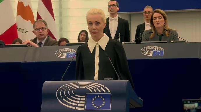 Navalny's widow at last mentioned Ukraine, in a speech to the EU yesterday. But her words are curious, and wrong:

"Last Saturday was two years since Putin started a full-scale war against Ukraine. Brutal and sneaky war. The whole world rushed to Ukraine’s aid. But two years have