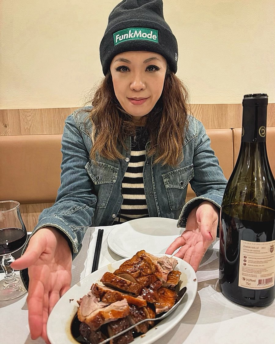 WODDYFUNK's tweet image. セルジオムトウさんの
PARIS時代
必ず通ったPARIS中華「MIRAMA」

フランスで
一番偉い肉は鴨🦆

10年間くらい
『「MIRAMA」の鴨ローストやばいよ』
って散々聞かされてて、

やっと来た

で、
ヤバーっ！
美味しいー！

名物ワンタンは普通かな
とにかく鴨とワイン

#ミラマ
#鴨ロースト
#canard
#鴨
