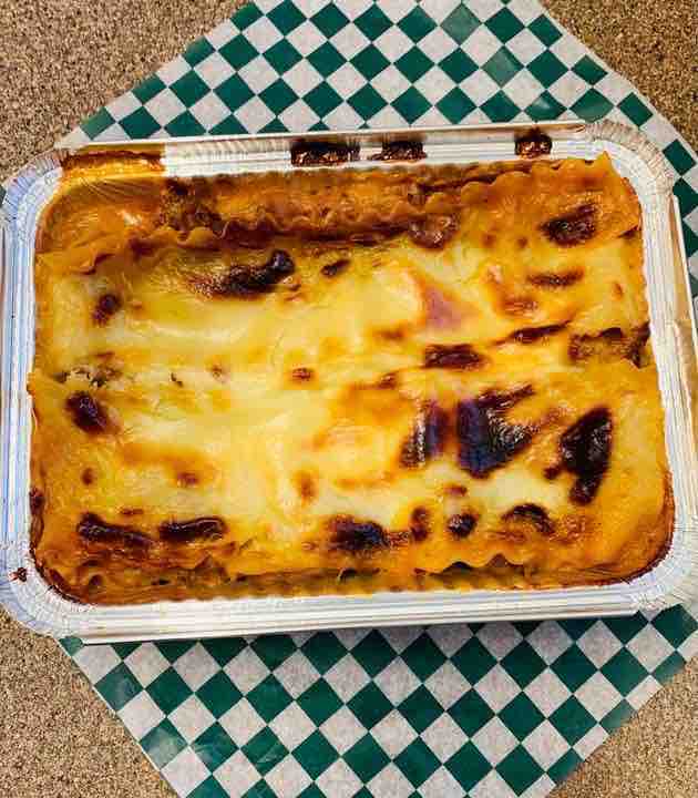 Proper comfort food to fill your bellies, today on this wintery day! Our splendid Shepherd’s Pie, our magnificent Baked Mac & Cheese, our luscious Lasagna (beef) and a cheeky little Potato & Apple Soup! Freshly home cooked! Call 902 826 1436 or just pop in and pick up. #delish