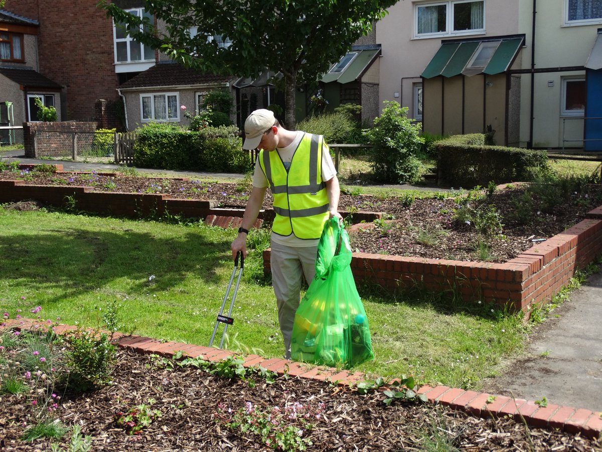 Festival of Nature is coming to your neighbourhood! 🫵🌻

Get involved in Community Day on Sunday 9 June. 🐝

Put your community group on the nature map by hosting an event/activity showcasing the amazing work in your local wildlife space. 🗺️ 

Learn more: bnhc.org.uk/festival-of-na…