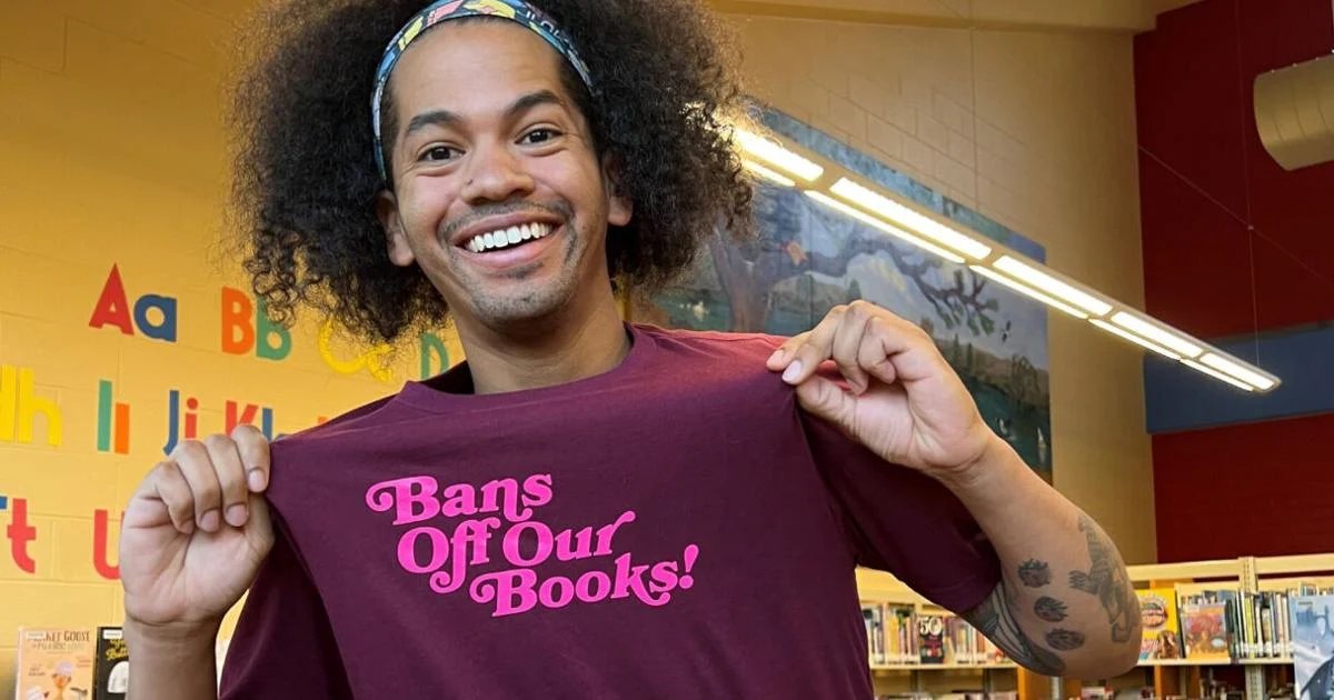Thank you @mychal3ts for your inspiring advocacy on behalf of our public libraries! In #RhodeIsland you can be like Mychal and speak out against book bans in our public libraries today at our RI Statehouse at 4pm(-ish) #BanBookBans
✨️📚 📖 🏫✨️